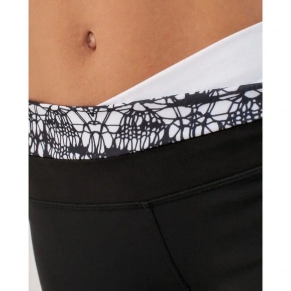 Lululemon Astro Pant Black Glacier Lace Embossed - Picture 3 of 12